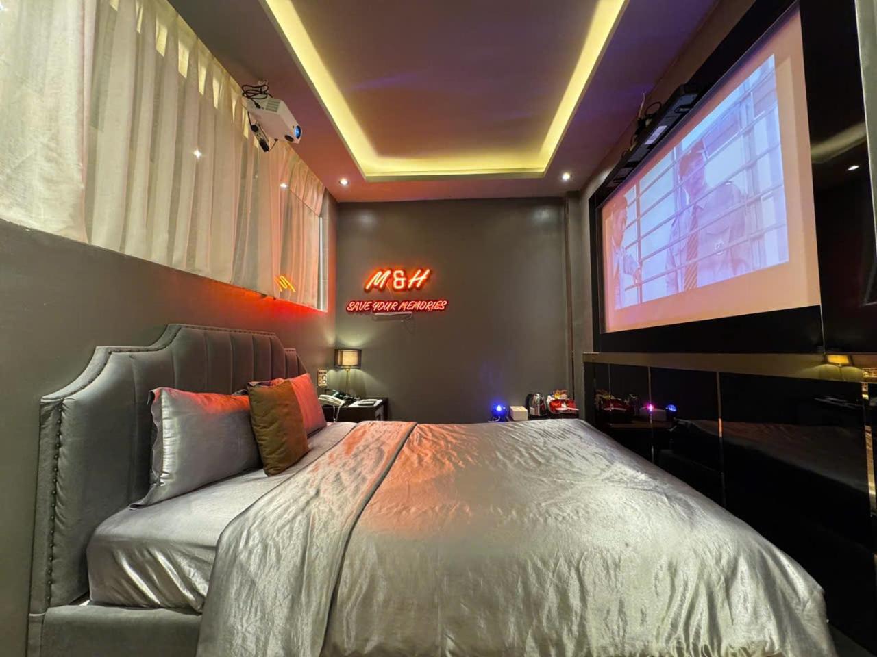 M&H Cinema Hotel Ho Şi Min Exterior foto